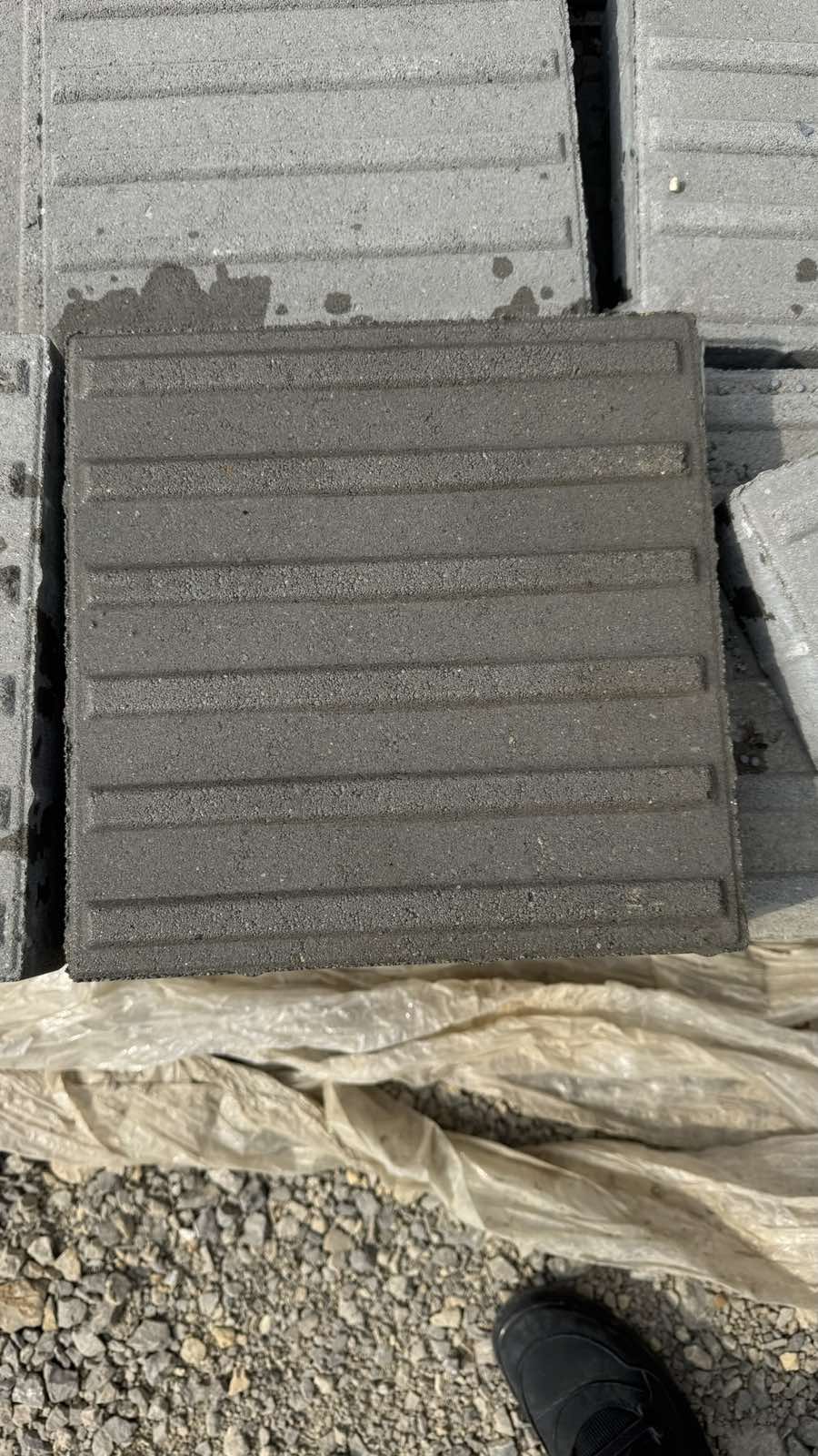 PLOCA VODILJA TAKTILNA Dimenzija 30x30 d=6 cm 1